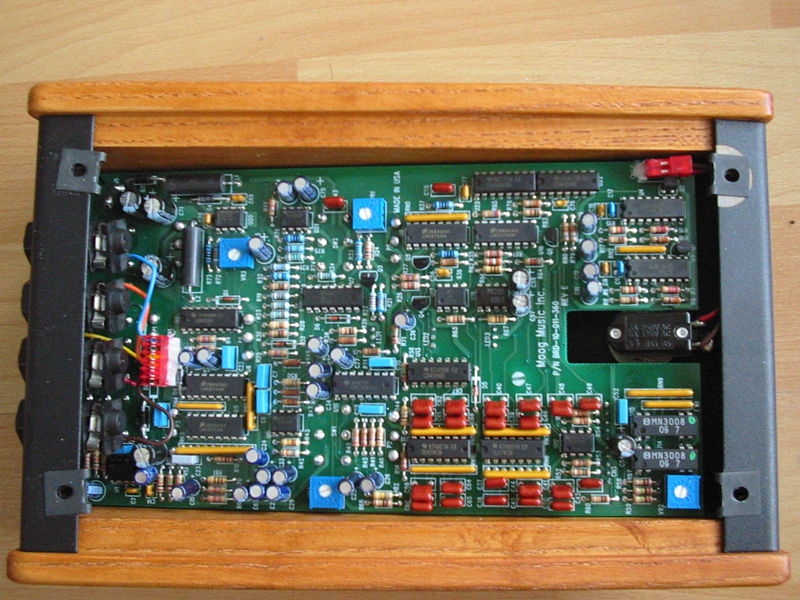 Moog Moogerfooger MF-104Z Analog Delay inside