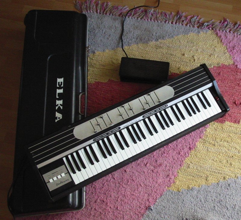 ELKA Rhapsody 610 with case and pedal