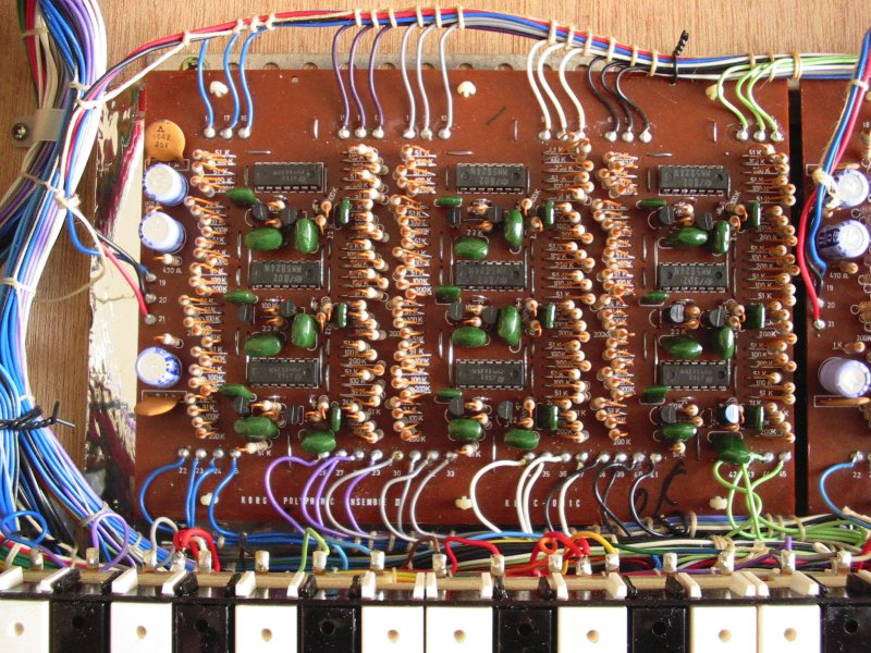 Korg PE-2000 octave dividers