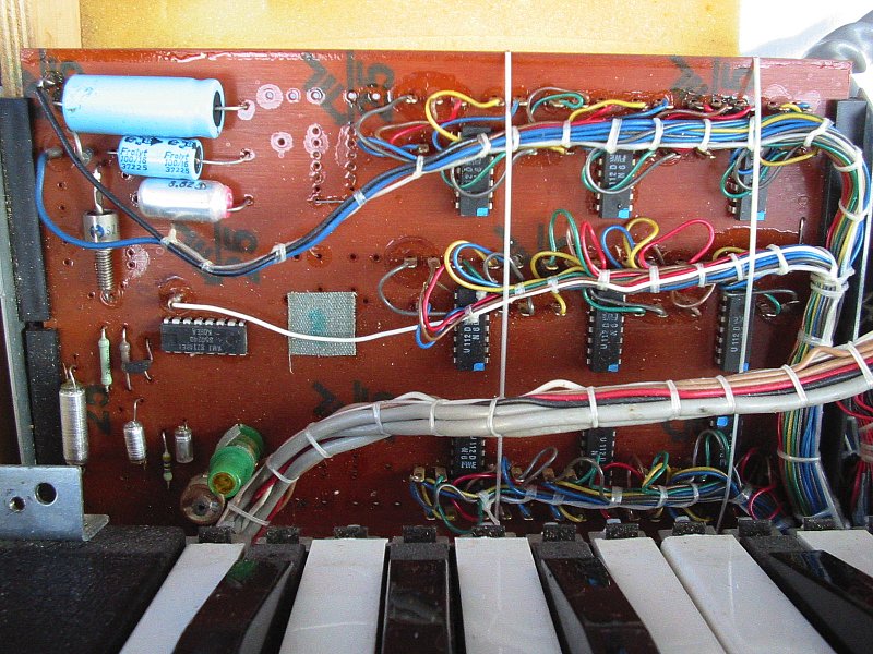 Vermona Piano-Strings inside